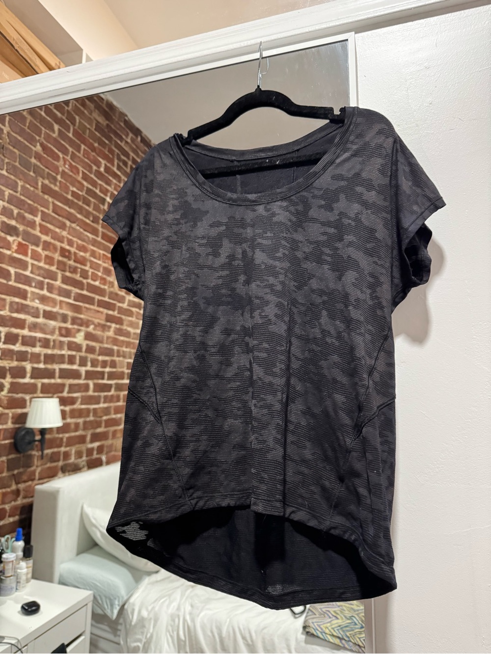 lululemon athletica Women's Black Camo Short Sleeve Tee